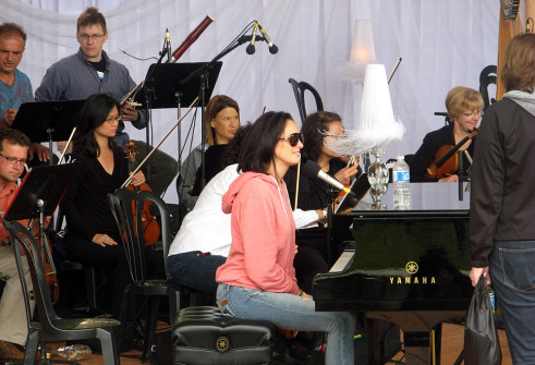 Chantal Kreviazuk rehearsing with Niagara Symphony